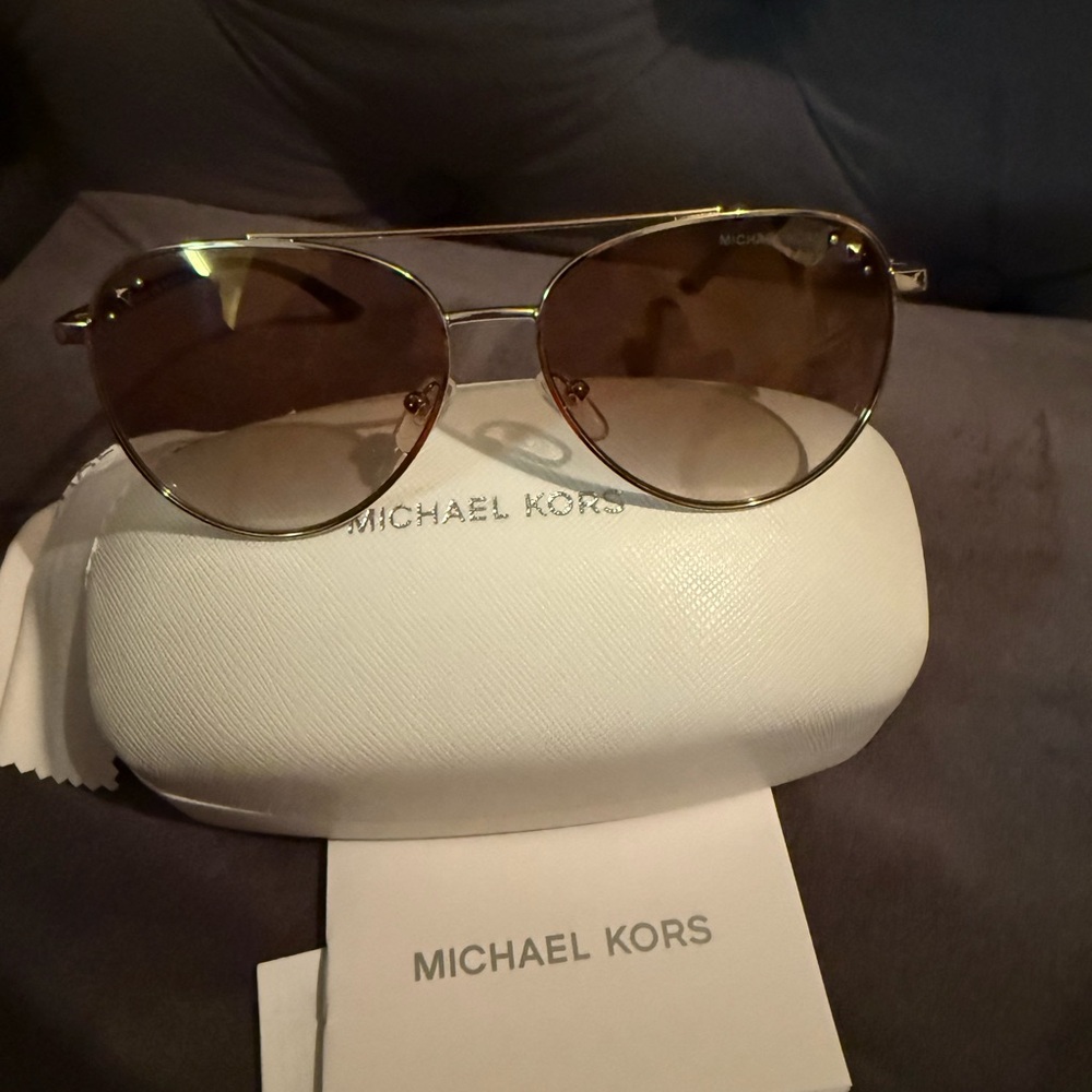 Like New Ladies Michael Kors Aviator Clearwater Sunglasses - Picture 2 of 10